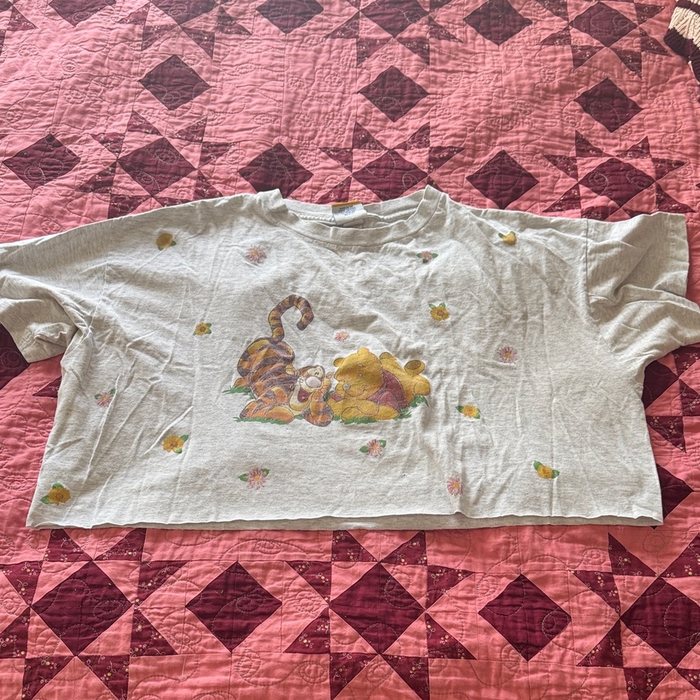 Women’s cropped Winnie the Pooh shirt